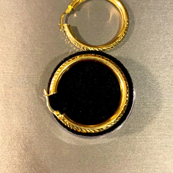 14kt gold women’s hoops - Picture 1 of 6